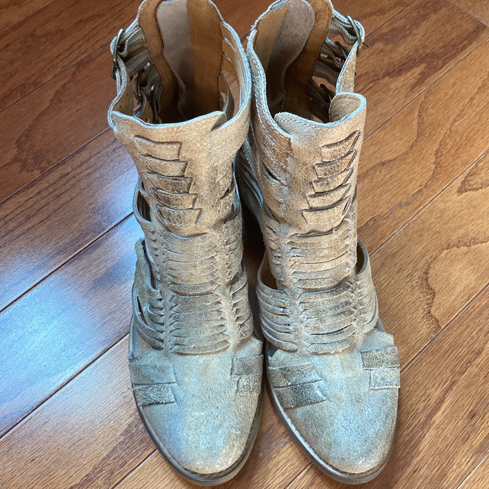 DIBATRUE leather, light tan color NEW never worn (no box) womens size 7